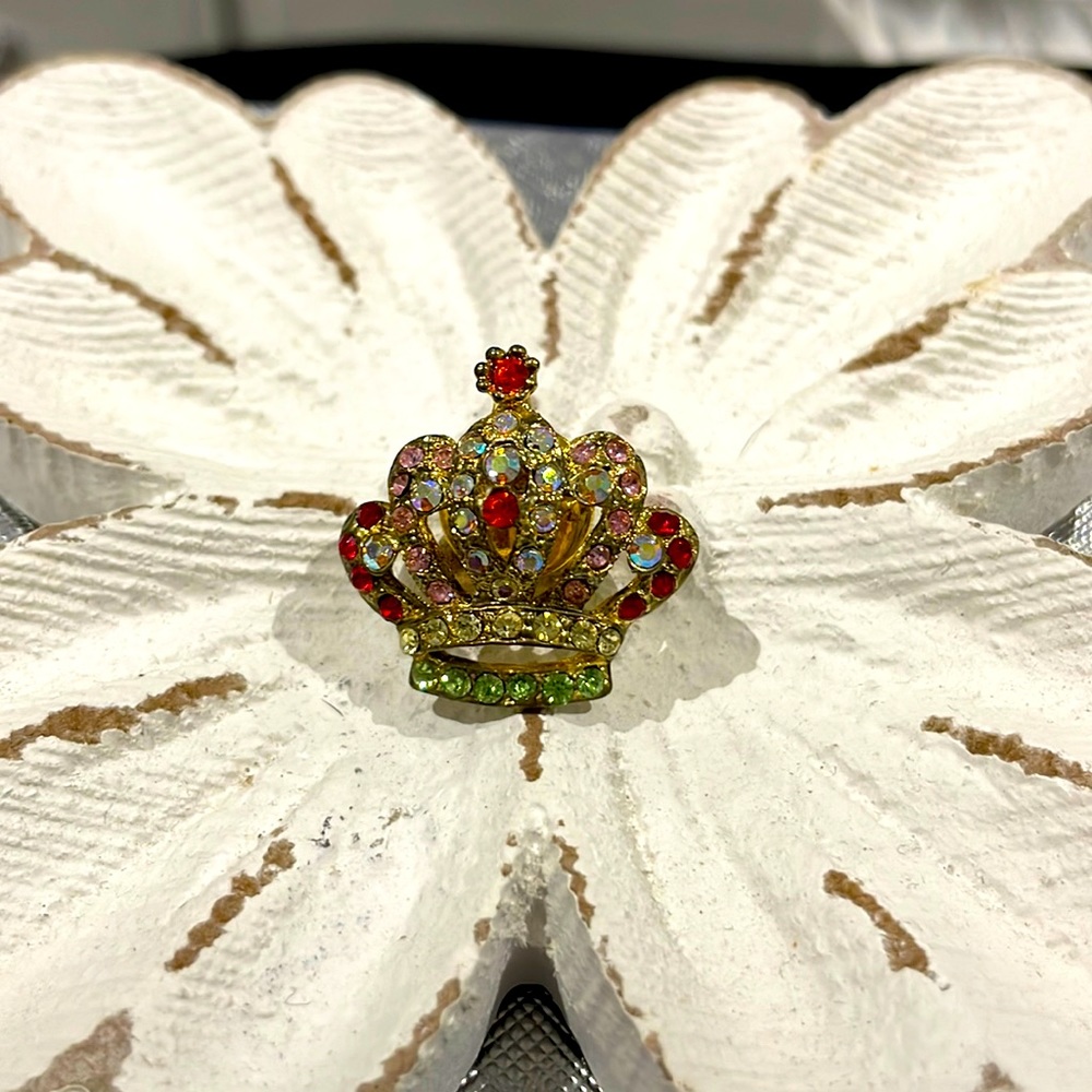 Crown Pin Gold Tone